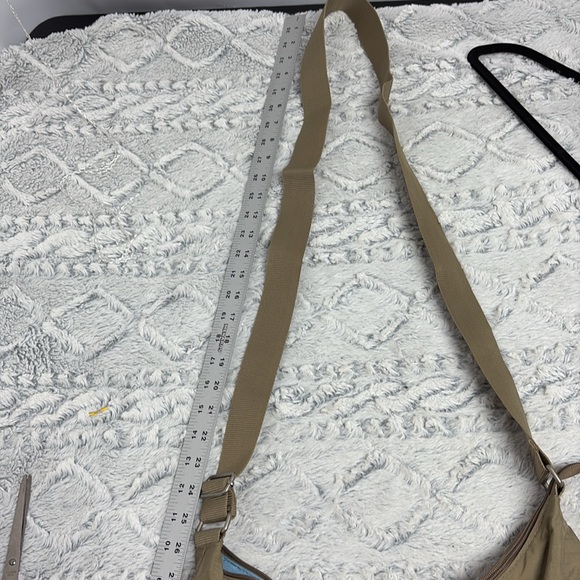 Baggallini Tote bag with pockets tan adjustable strap - Picture 9 of 9